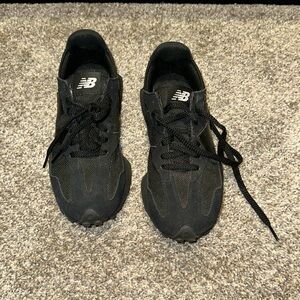 New balance triple black men's size 6 1/2 women's size 8/2